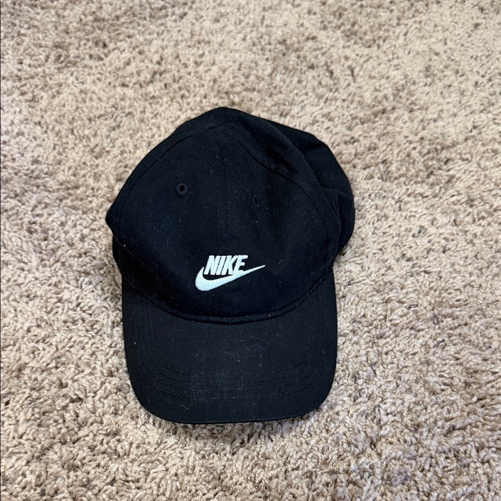 Kids Nike Black and White Logo Cap - Picture 1 of 3